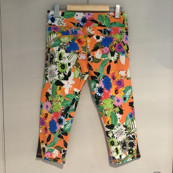 TRINA TURK Recreation Pop orange floral Print Cropped Leggings S… - Picture 4 of 10